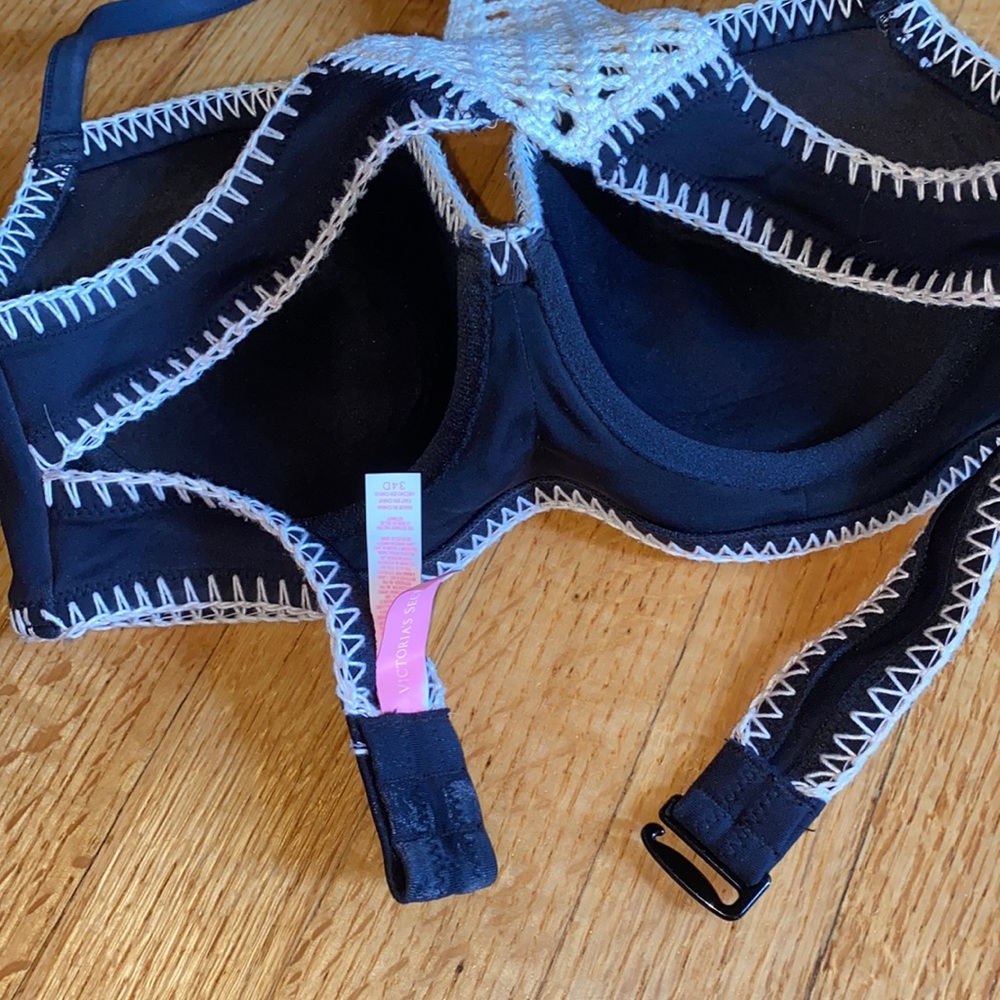 2 Victoria’s Secret bikinis (34D top, small bottoms) - Picture 6 of 6